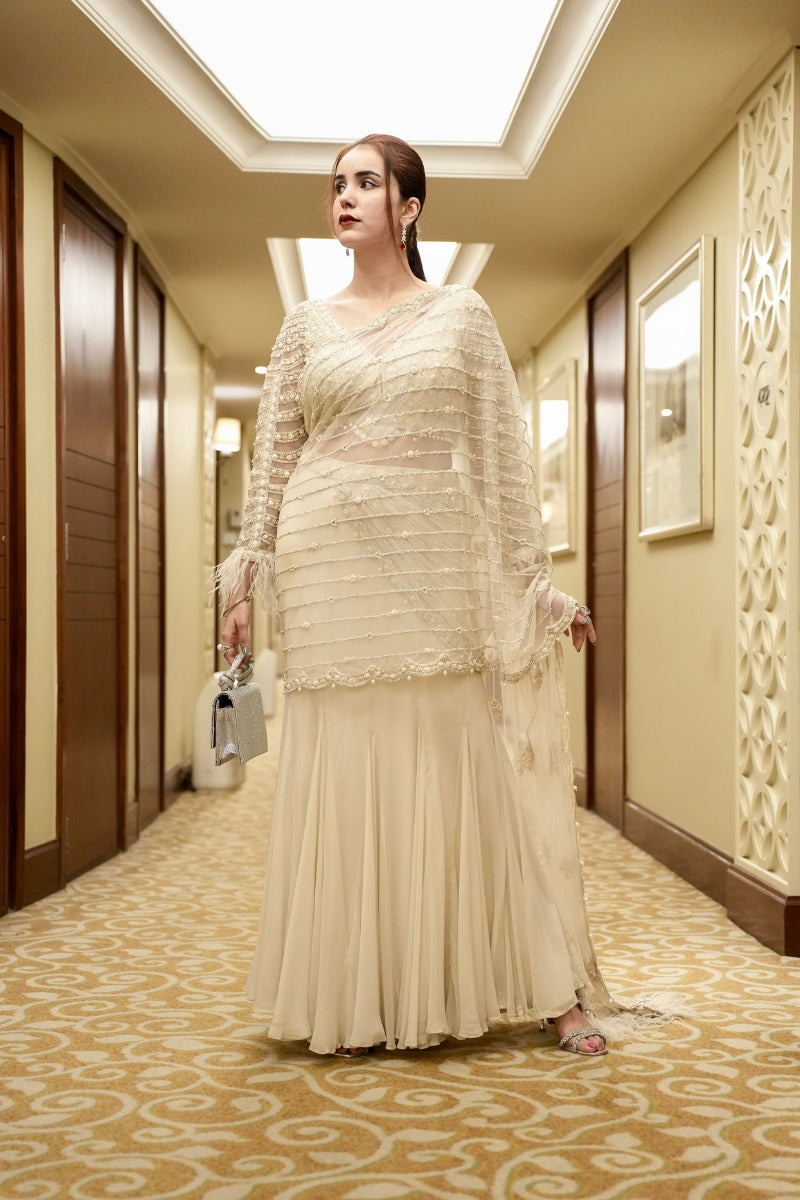 Jasleen Sabharwal IN Off-white Shimmer Drape Saree