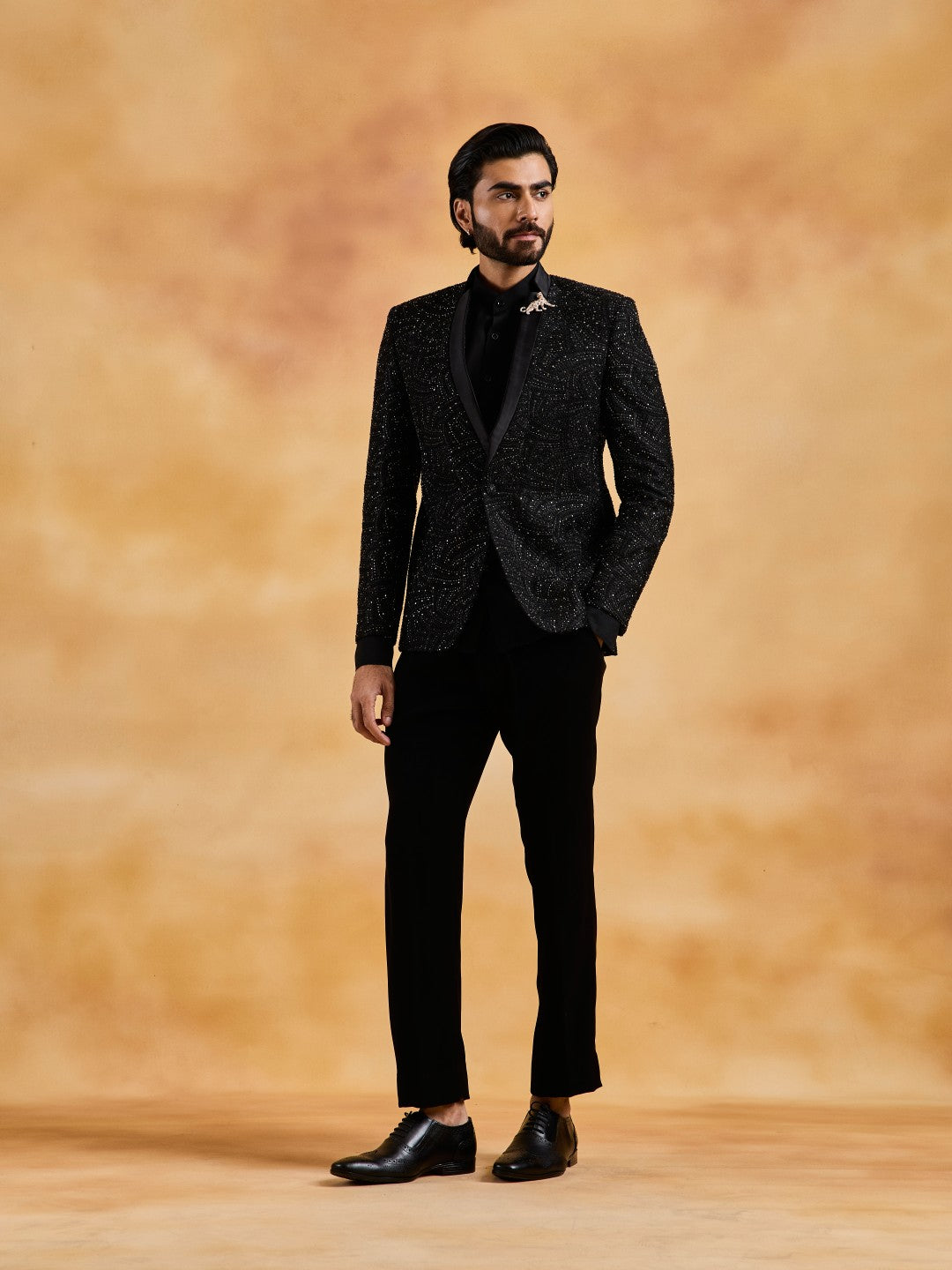 BLACK EMBROIDERED TUXEDO SUIT