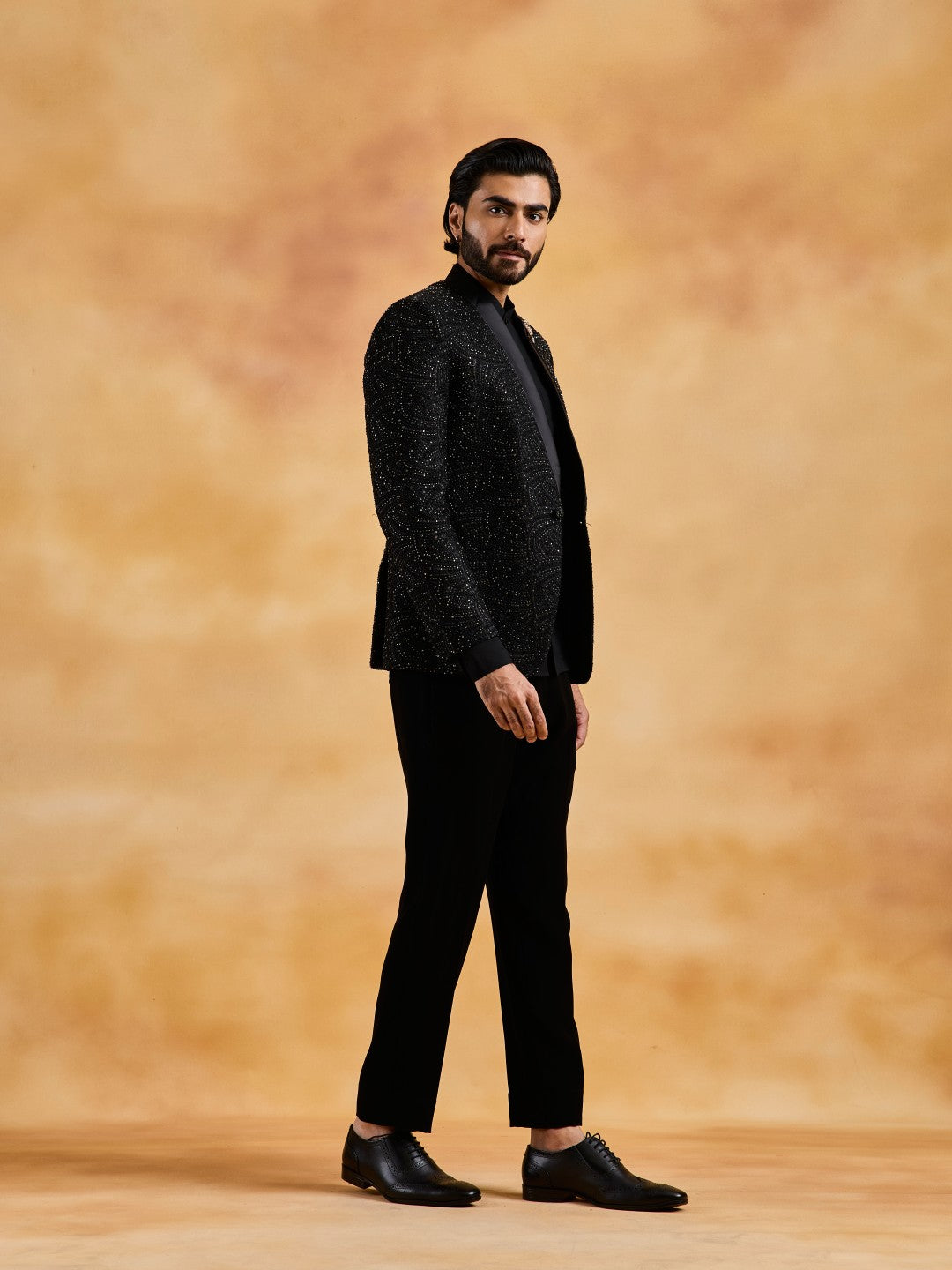 BLACK EMBROIDERED TUXEDO SUIT