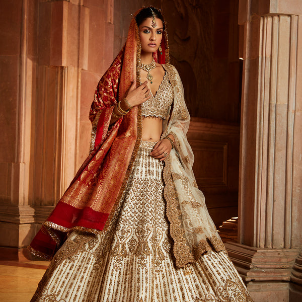Rent this bridal lehenga - only at @laljeess Rent it ➡️ Flaunt it➡️ Return  it Laljees- Bridal store Address : J33 central mar... | Instagram